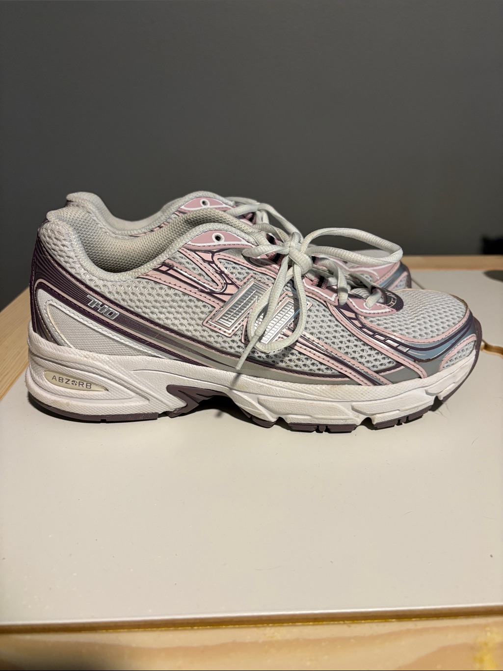 New Balance Women's White And Light Pink Athletic Walkers